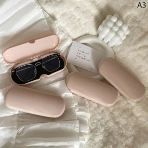 Etui à lunettes rose en plastique