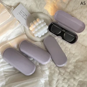 Etui à lunettes violet en plastique