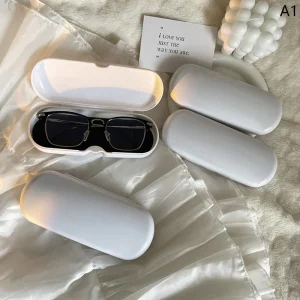 Etui à lunettes blanc en plastique