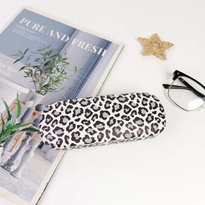 Etui à lunettes gris style léopard